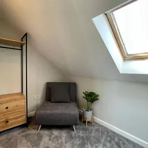 Large House Near Victoria Park For Groups, 10 Mins Bus To Centre Holiday home Cardiff