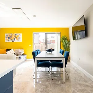 Park House - Four Star Luxury With Parking And Wi-fi Holiday home Belfast