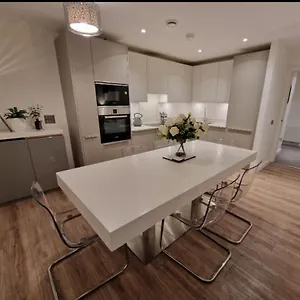 Modern Apartment, Sleeps 6, Centre Apartment Belfast