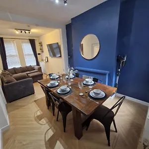 4br House Popular Ravenhill Road Holiday home Belfast